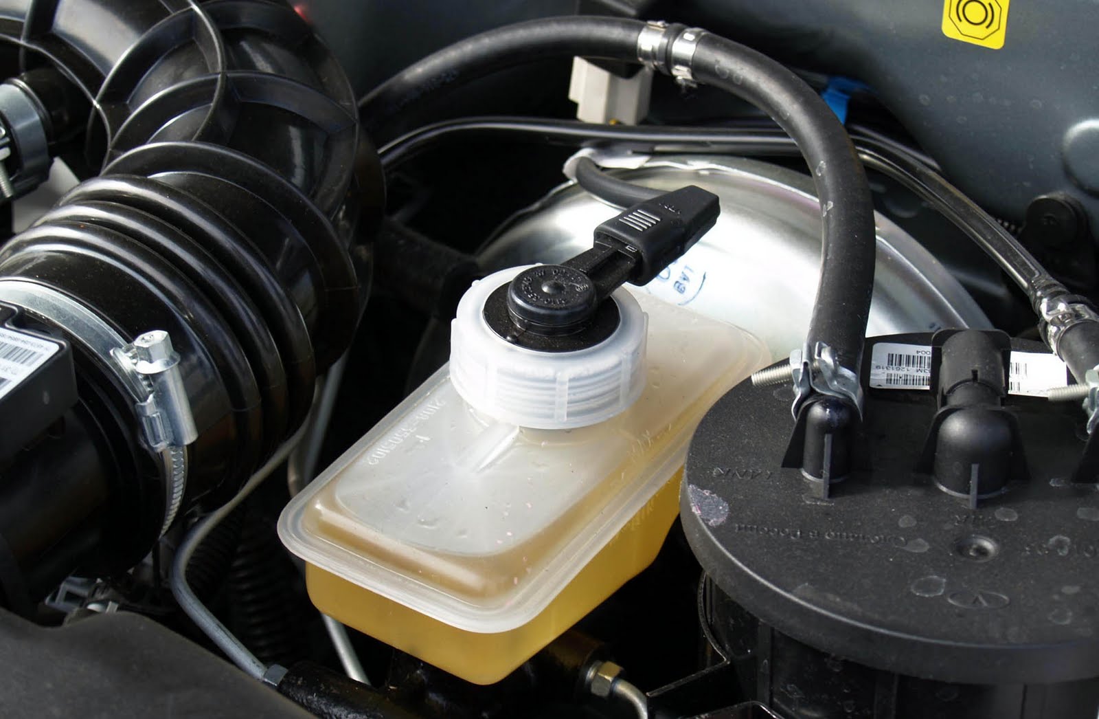Замена тормозной жидкости Opel Meriva